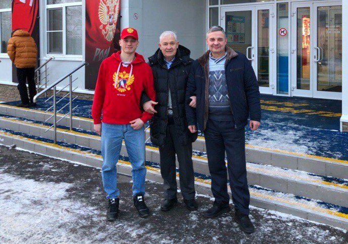 Владимир Владимирович Юрзинов в Туле встретился с хоккеистами студенческой команды «Тропик»