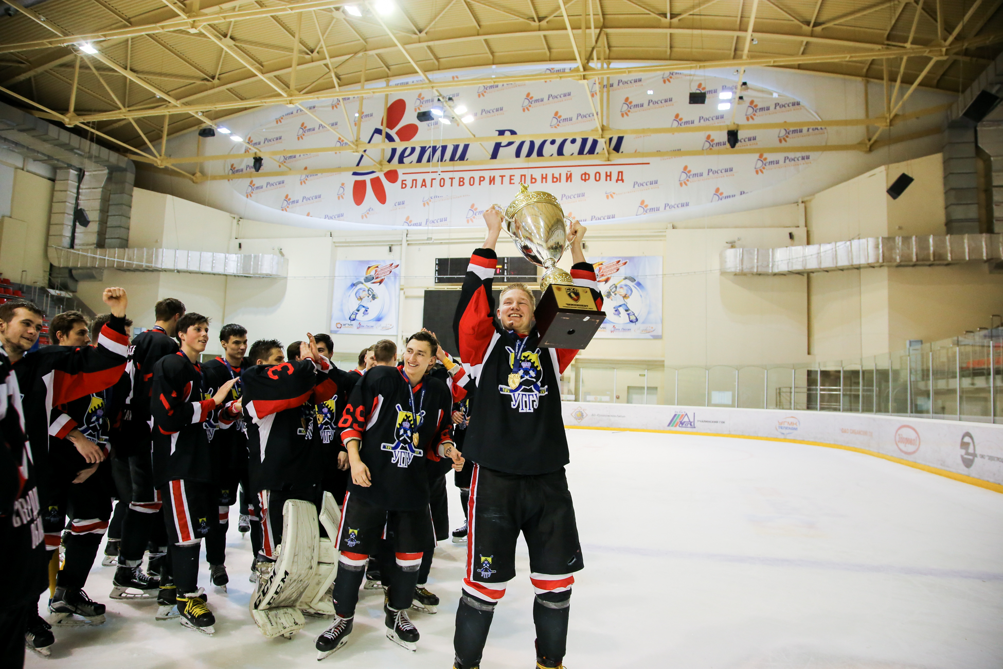 ХК УГГУ — трехкратные Чемпионы СХЛ (фото)